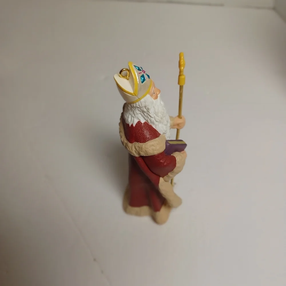 1995 Hallmark Keepsake Ornament St. Nicholas 1st in Christmas Visitors‎ Series